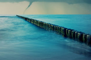 广东龙卷风,一路火花带闪电的震撼奇观 广东龙卷风,一路火花带闪电的震撼奇观