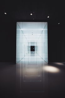 摩托罗拉透明翻盖手机,未来科技与复古情怀的完美融合 摩托罗拉透明翻盖手机,未来科技与复古情怀的完美融合