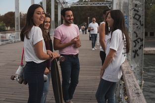 现代爱情解码，年轻人的恋爱新观念与实践